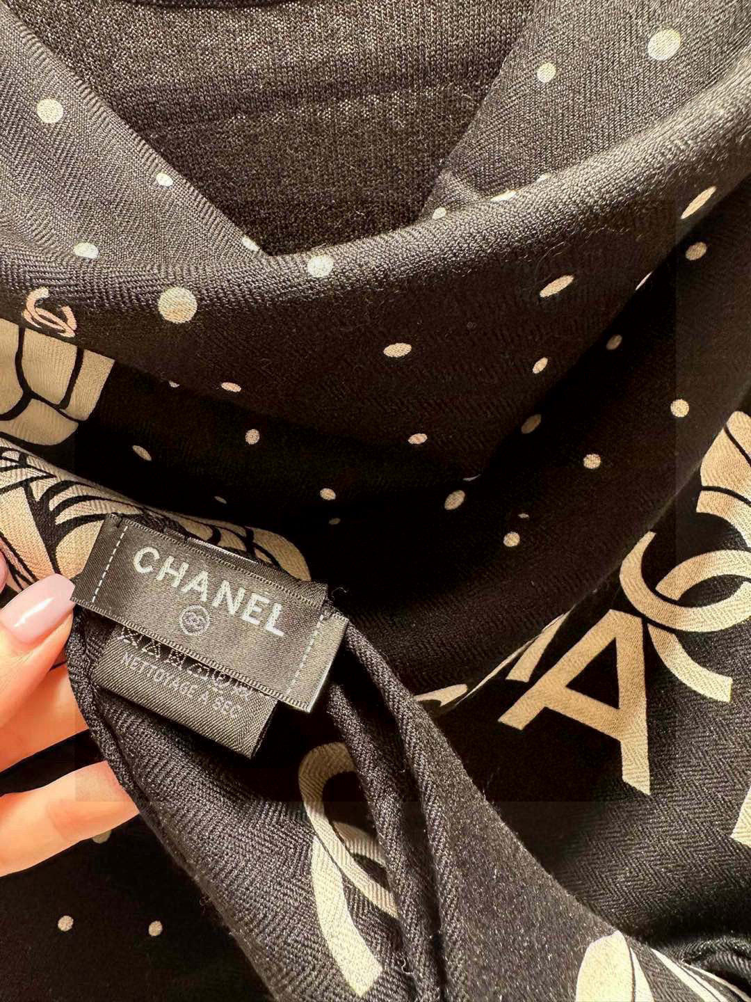 CHANEL 25S SCARF 140 IN SILK 735805