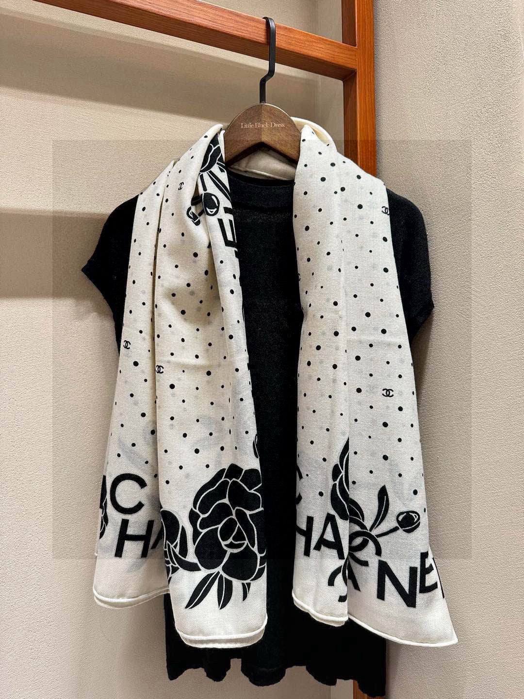 CHANEL 25S SCARF 140 IN SILK 735806