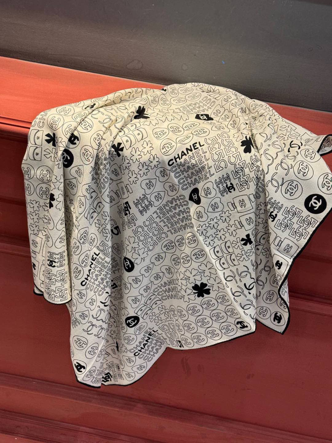 CHANEL 25S SCARF 110 IN CASHMERE SILK 738478