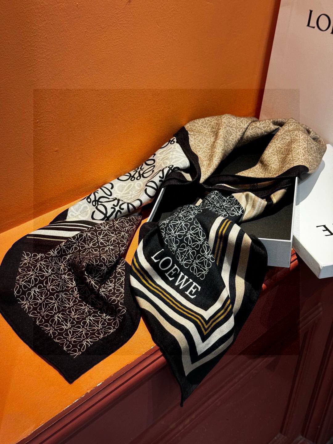 LOEWE 25S SCARF 140 IN CASHMERE SILK 738549