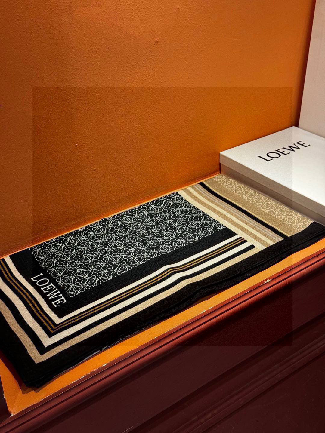 LOEWE 25S SCARF 140 IN CASHMERE SILK 738549