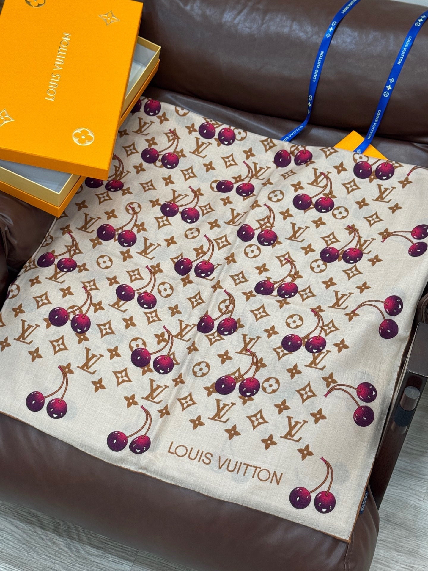 LV SCARF 140 CM IN WOOL MIX SILK 737263