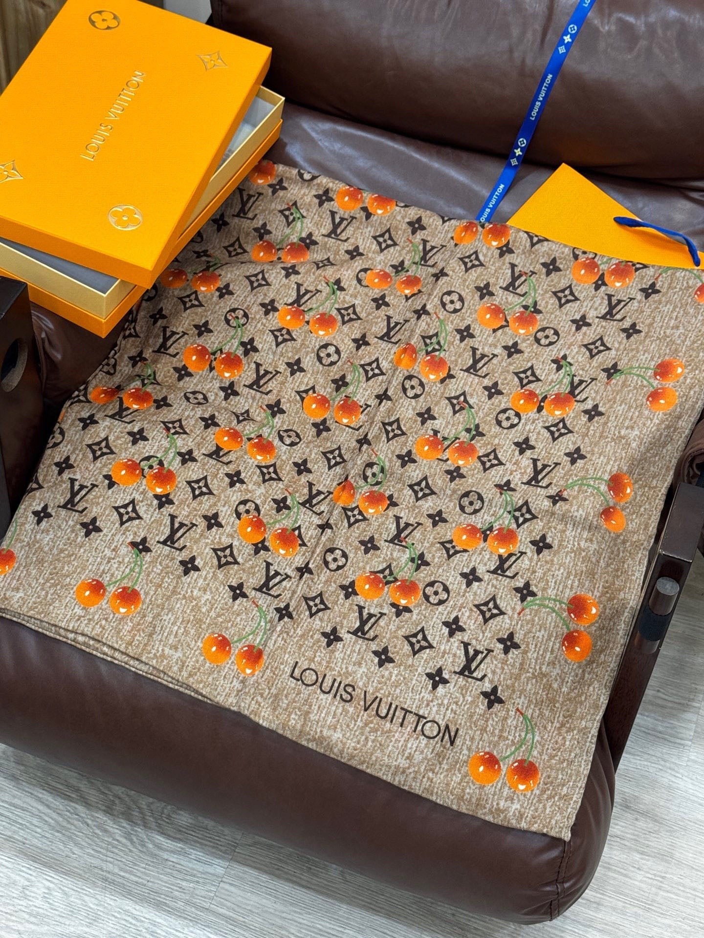 LV SCARF 140 CM IN WOOL MIX SILK 737264