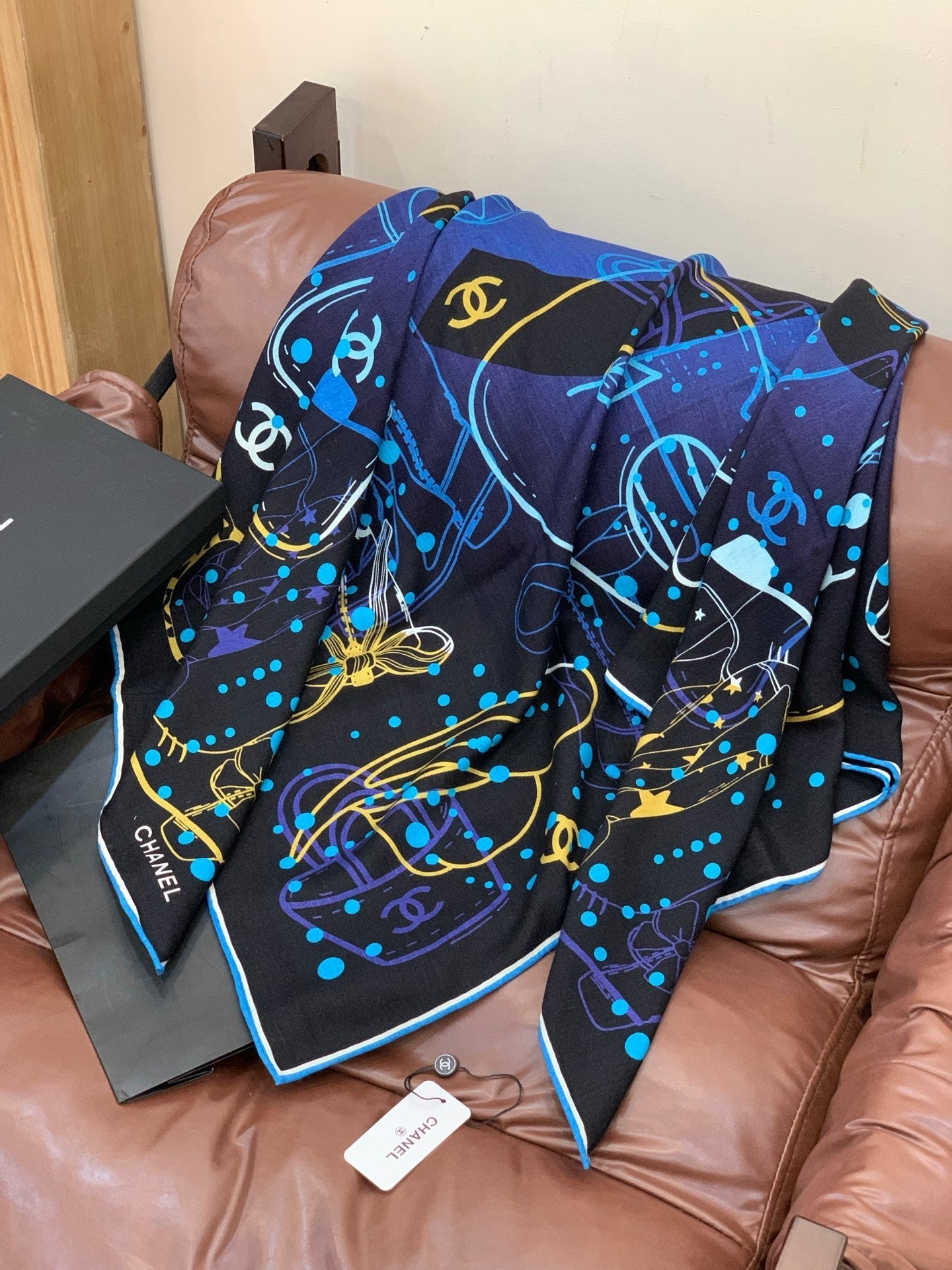 CHANEL 25S SCARF 135 IN CASHMERE 883635