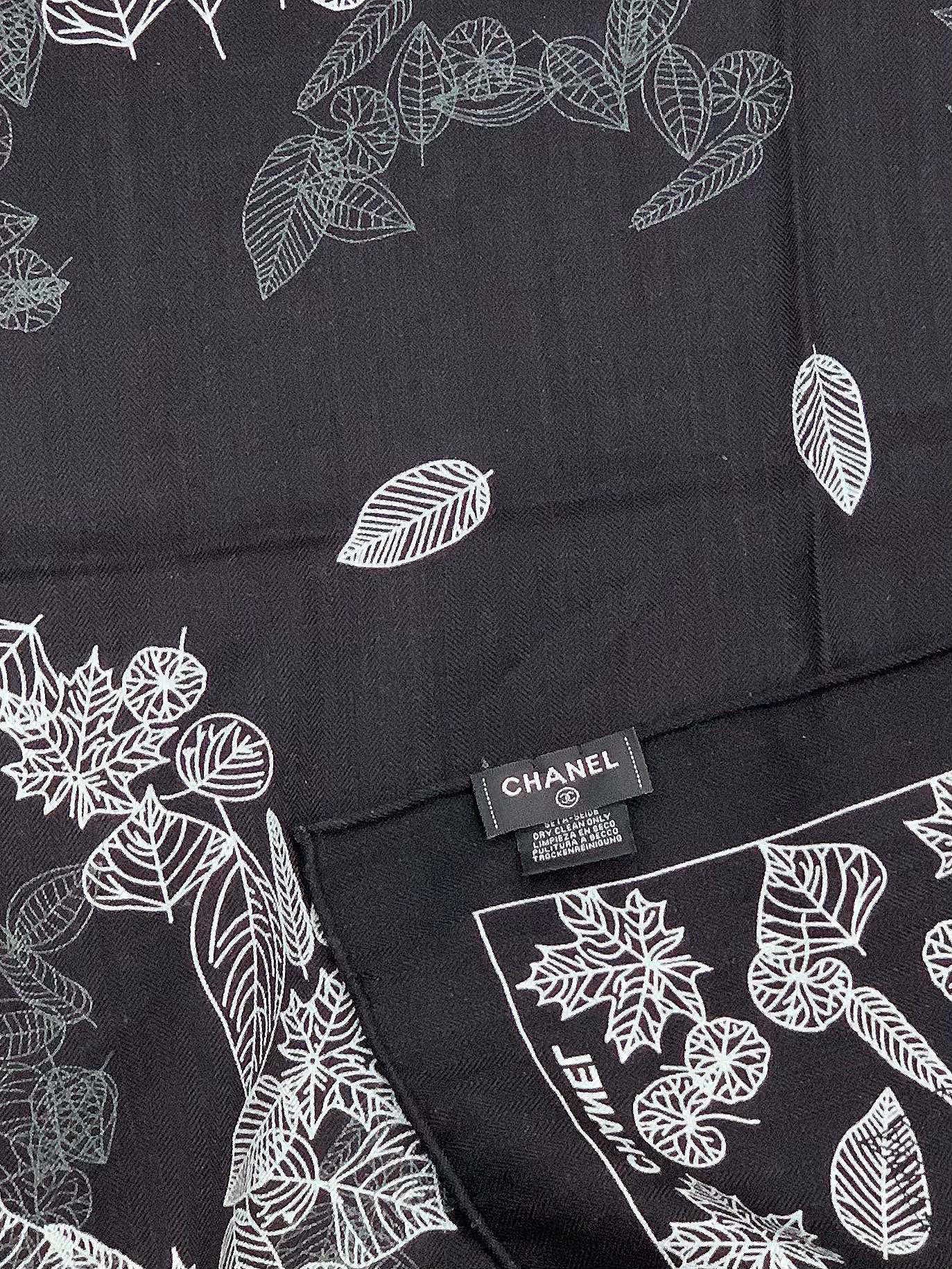 CHANEL 25S SCARF 135 IN CASHMERE 883660