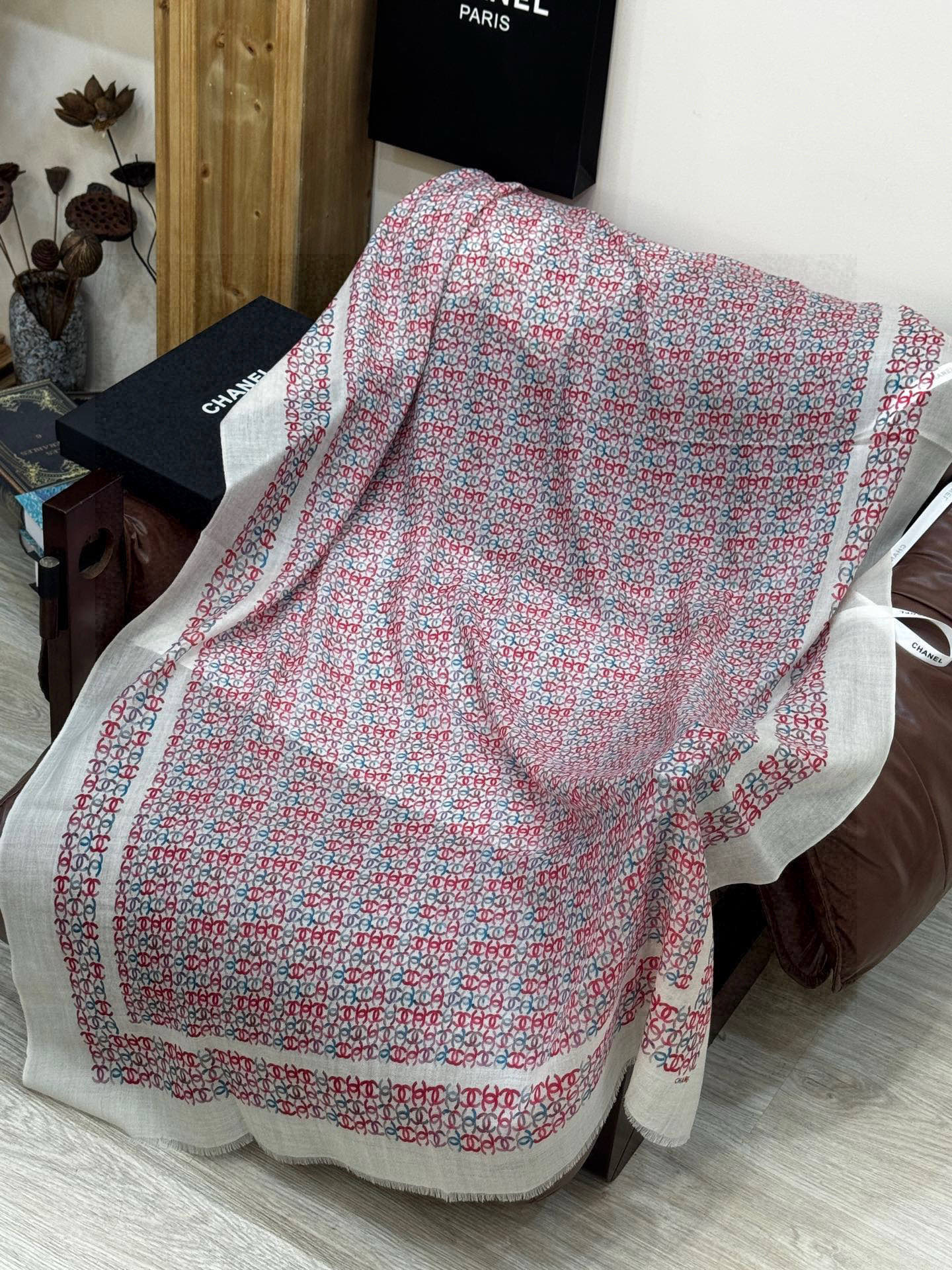 CHANEL 25S SCARF 200 IN CASHMERE 931463