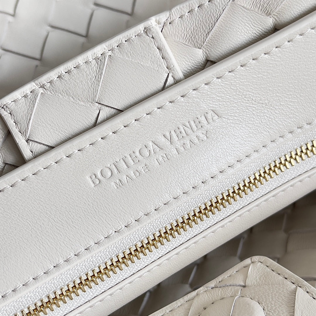 HANDLE BAG ANDIAMO 32 IN OFF WHITE LAMBSKIN