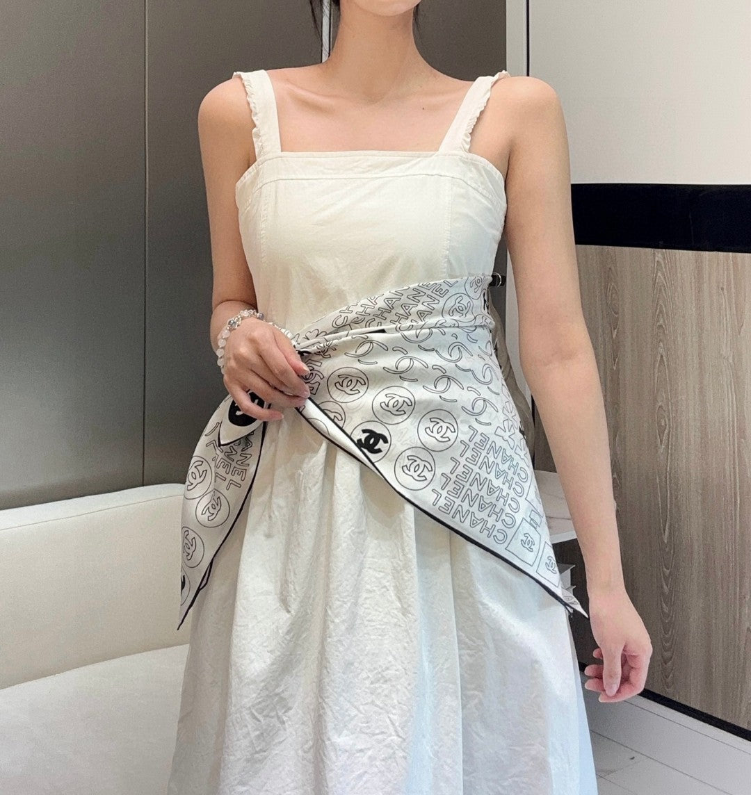 CHANEL 25S SCARF 90 IN SILK 724784