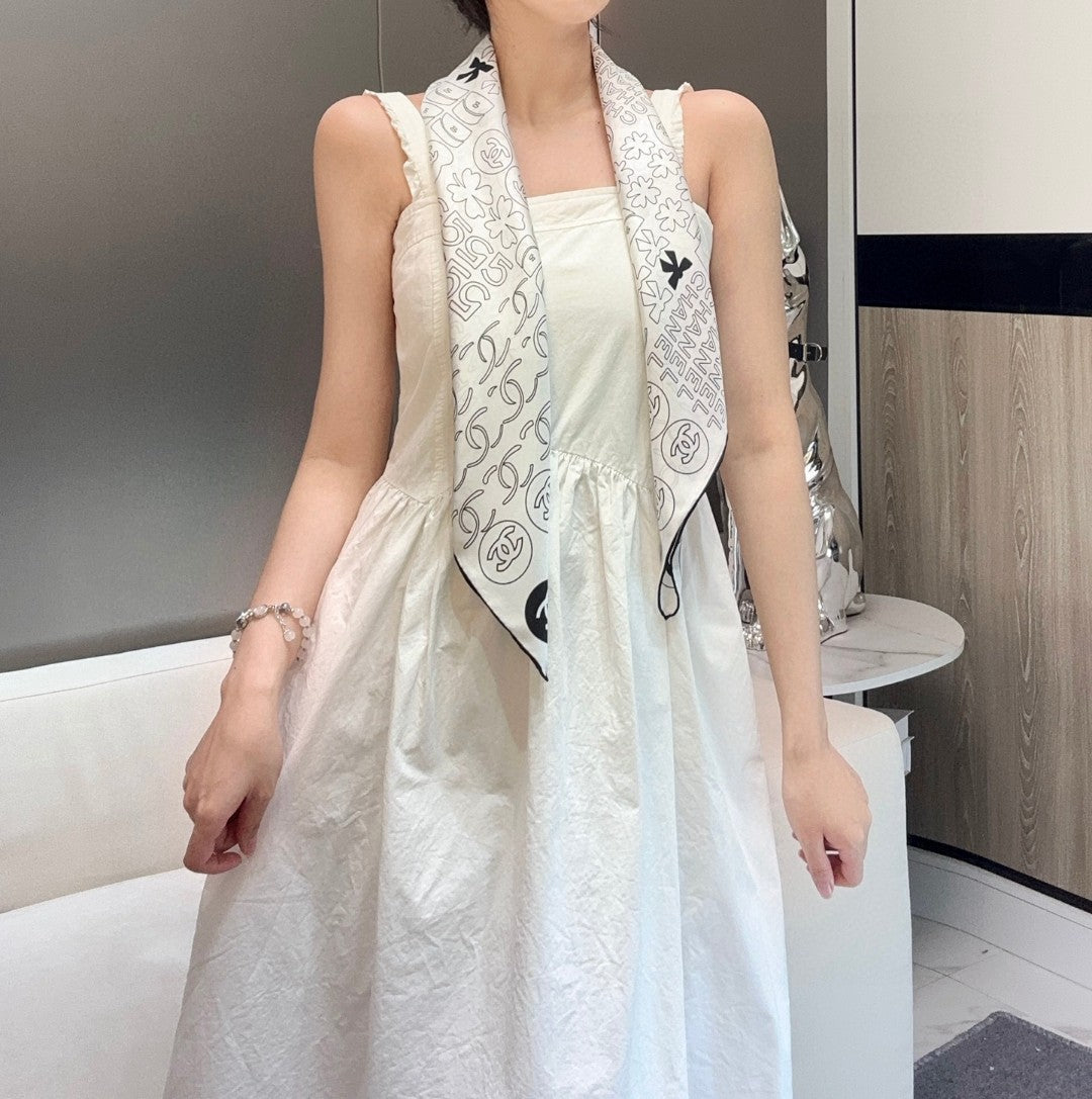 CHANEL 25S SCARF 90 IN SILK 724784