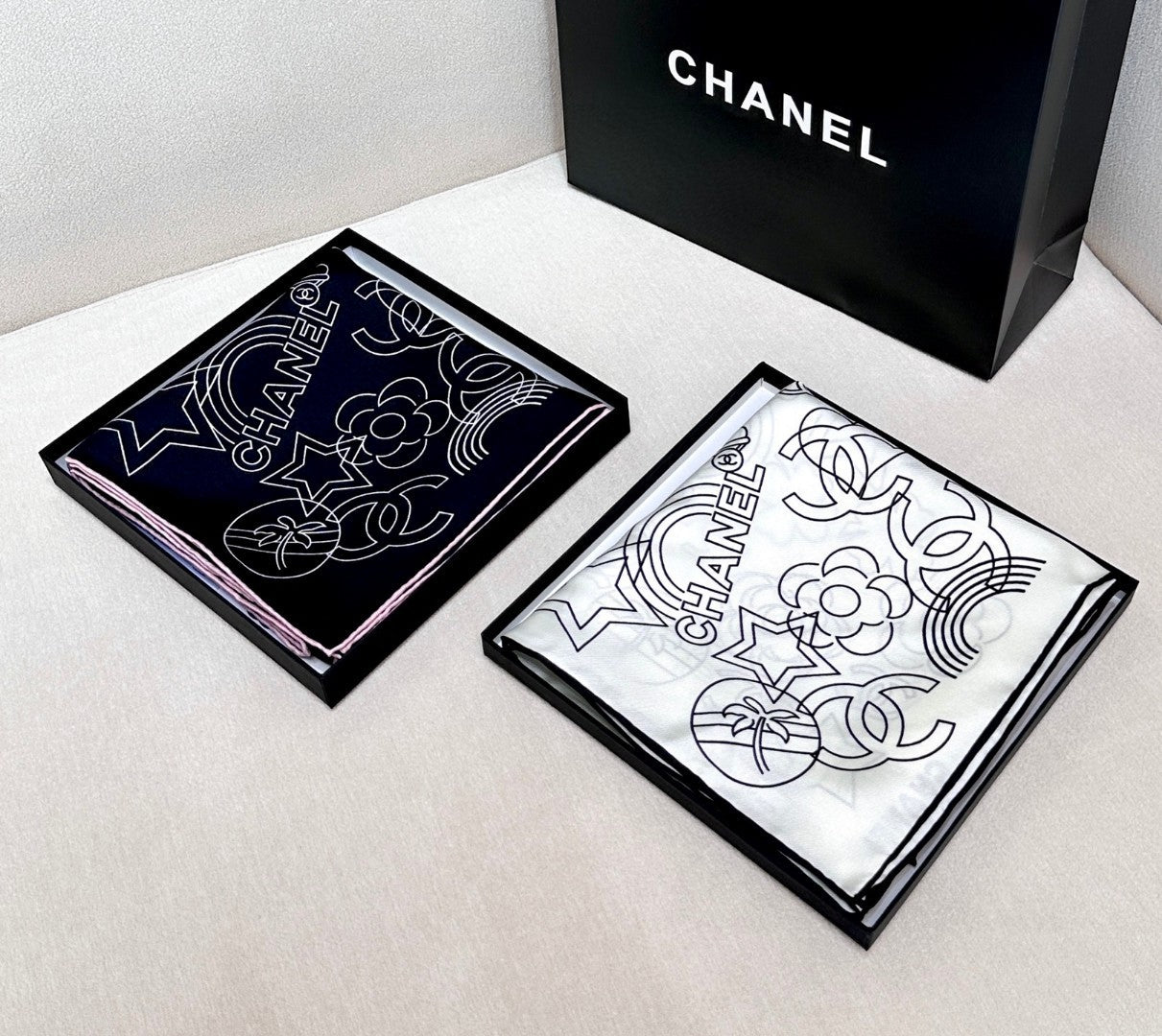 CHANEL 25S SCARF 90 IN TWILL SILK 740295