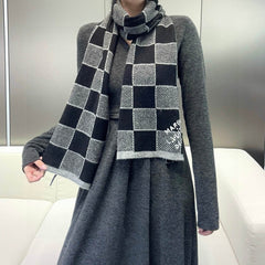 LV SCARF 180 CM IN CASHMERE 682079