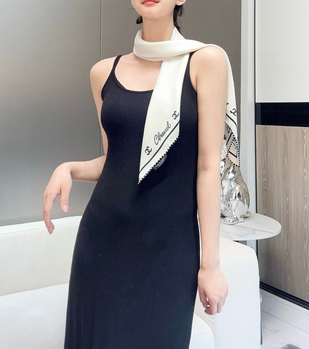 CHANEL 25S SCARF 90 IN SILK 732122