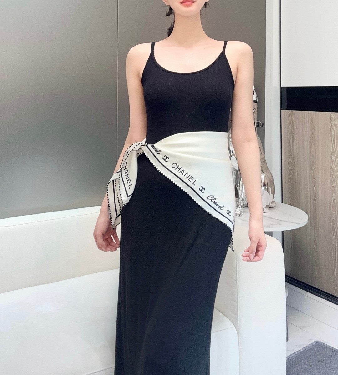 CHANEL 25S SCARF 90 IN SILK 732122