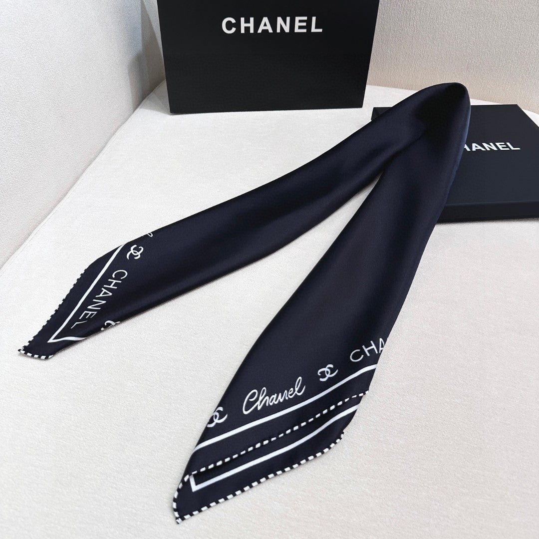 CHANEL 25S SCARF 90 IN SILK 732123