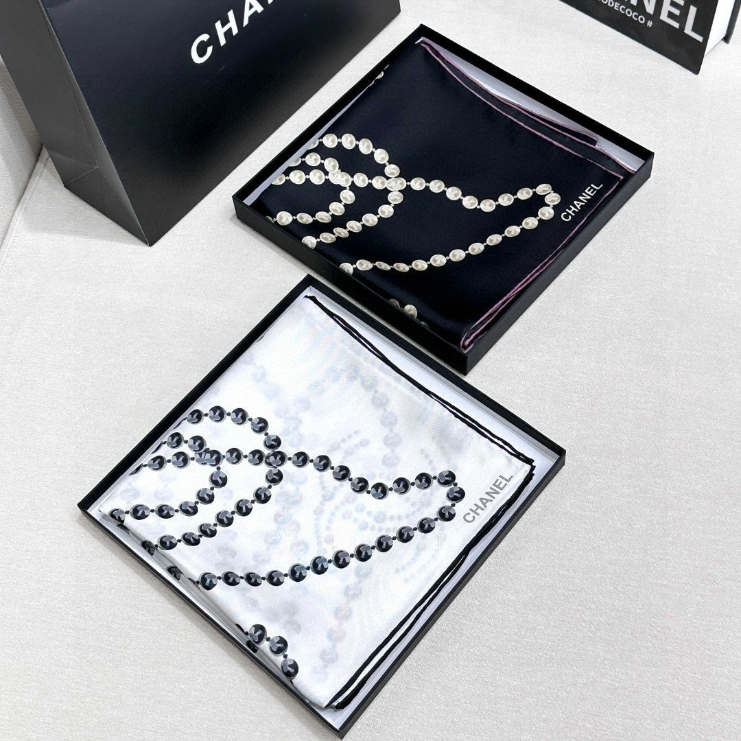 CHANEL 25S SCARF 90 IN SILK 711321