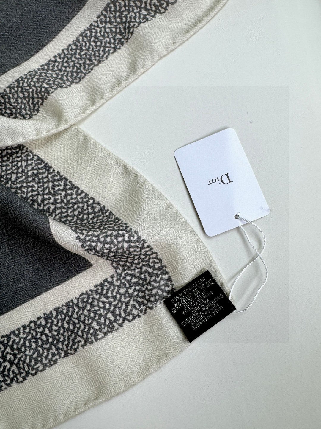 DIOR SCARF 140 CM IN CASHMERE-SILK BLEND 699256