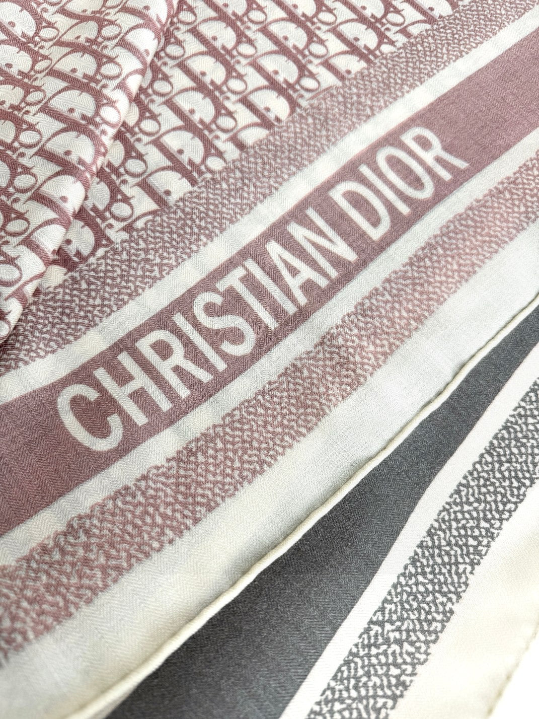 DIOR SCARF 140 CM IN CASHMERE-SILK BLEND 699256