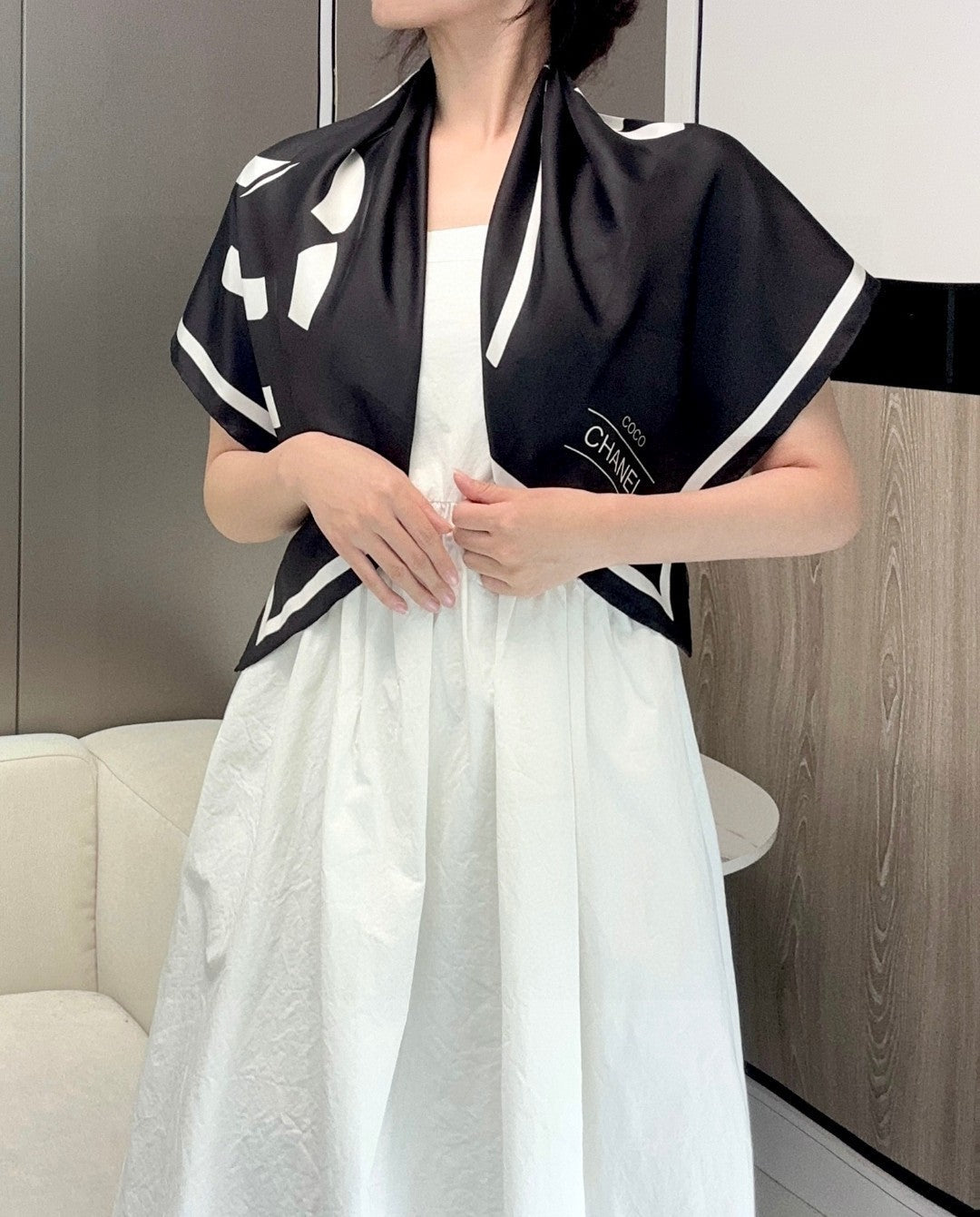 CHANEL 25S SCARF 90 IN SILK 732132