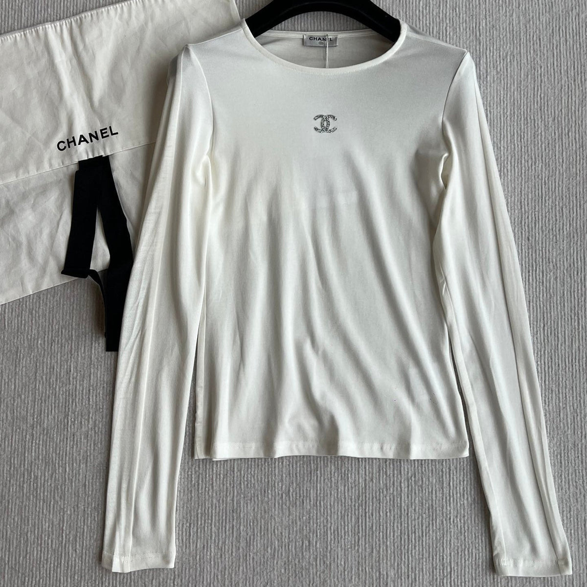 CHANEL LONG-SLEEVE T-SHIRT STYLE 28