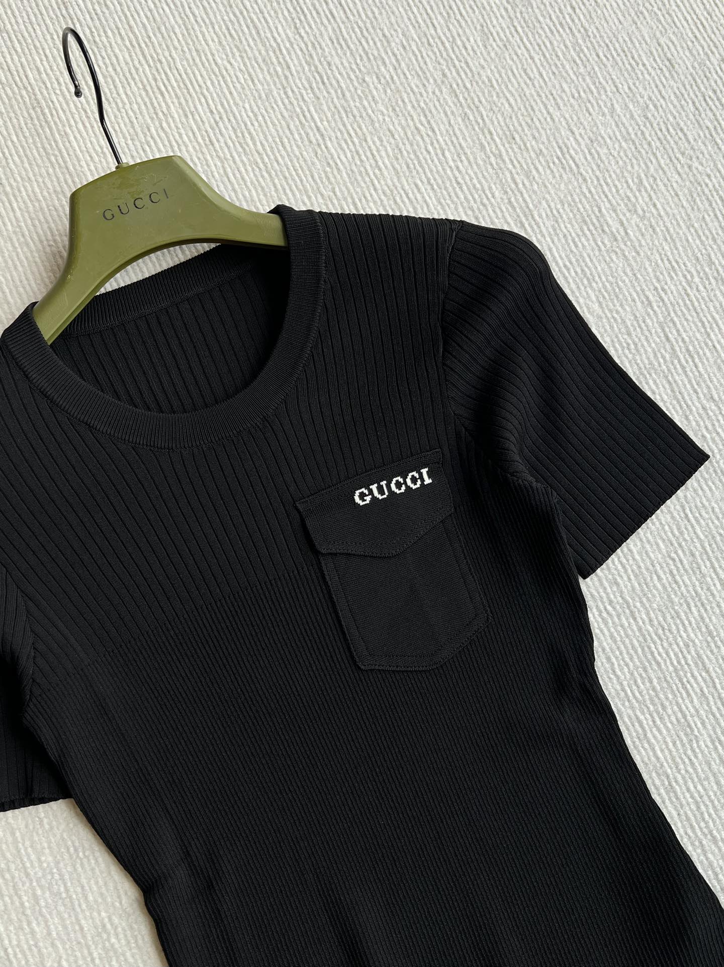 GUCCI SHORT-SLEEVE KNIT TOP 242809