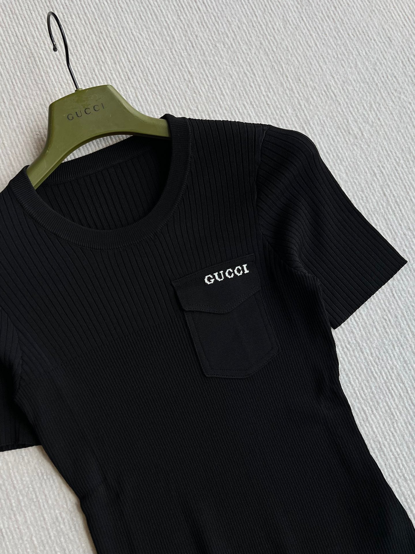 GUCCI SHORT-SLEEVE KNIT TOP 242809