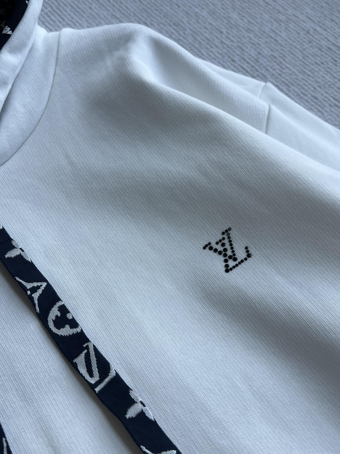 LOUIS VUITTON HOODED SWEATSHIRT 275701