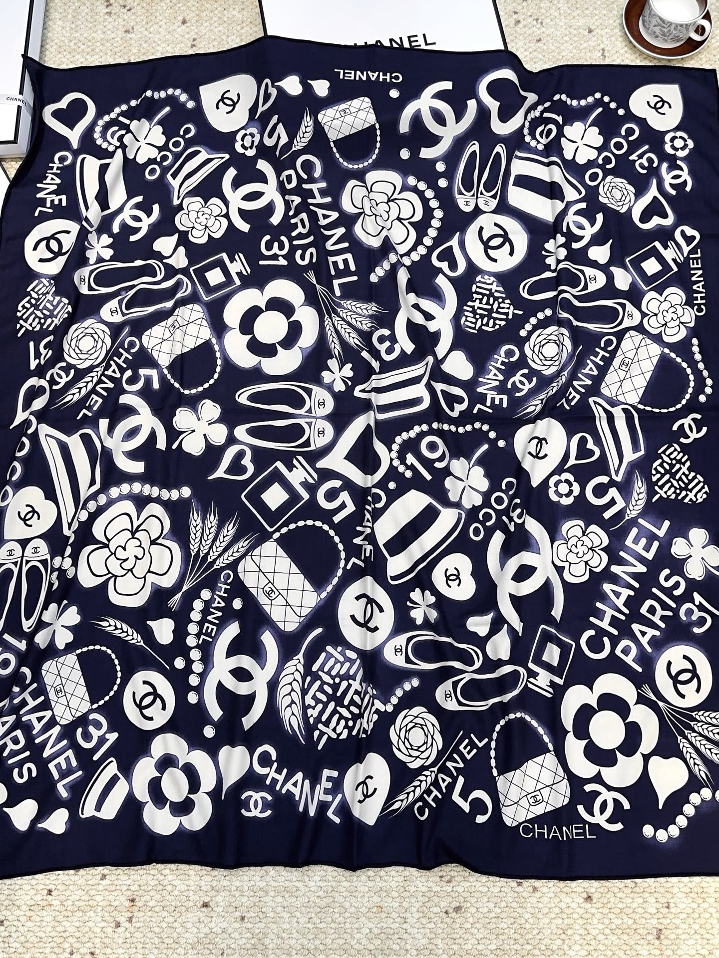 CHANEL 25S SCARF 140 IN SILK AND CASHMERE 881853