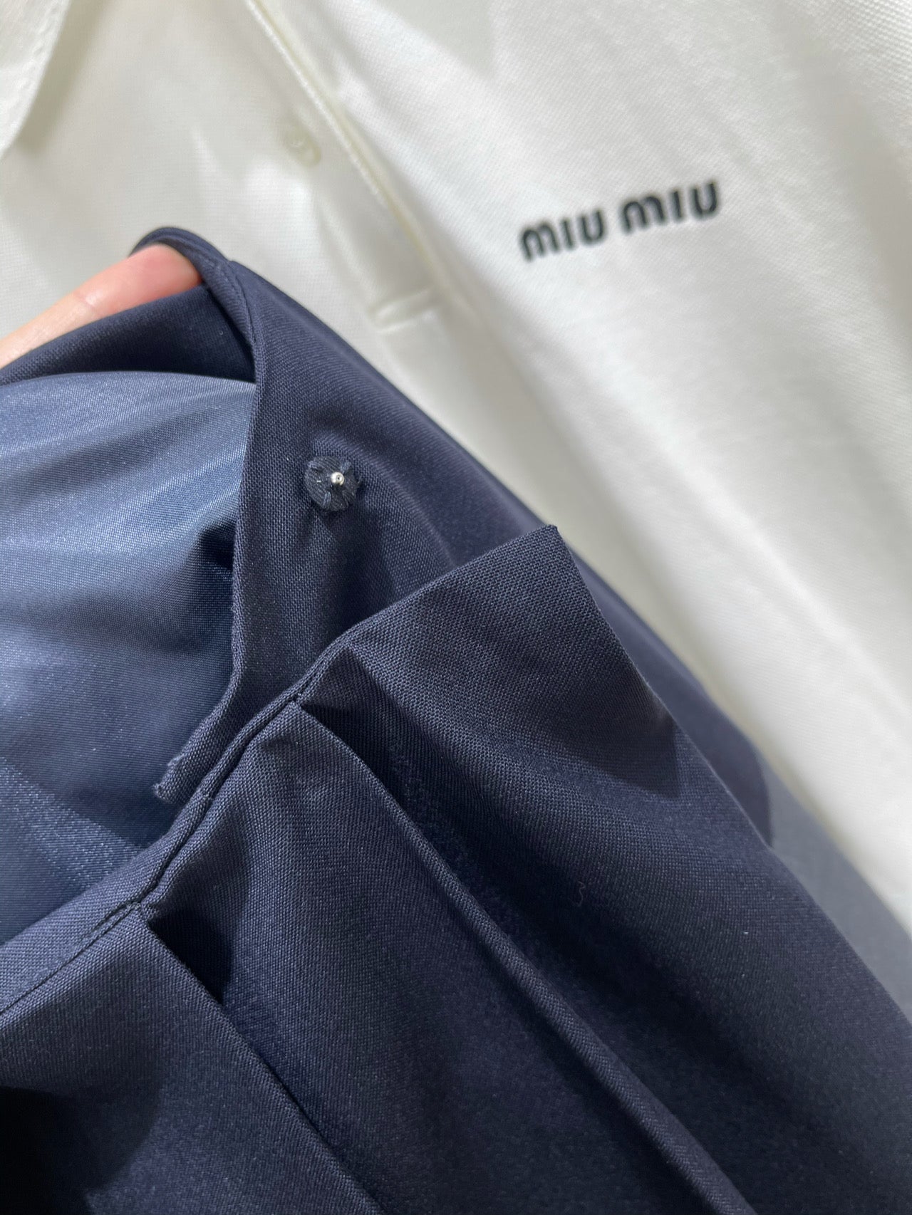 MIUMIU PLEATED LOW-BACK SIDE-SLIT MIDI SKIRT 275985