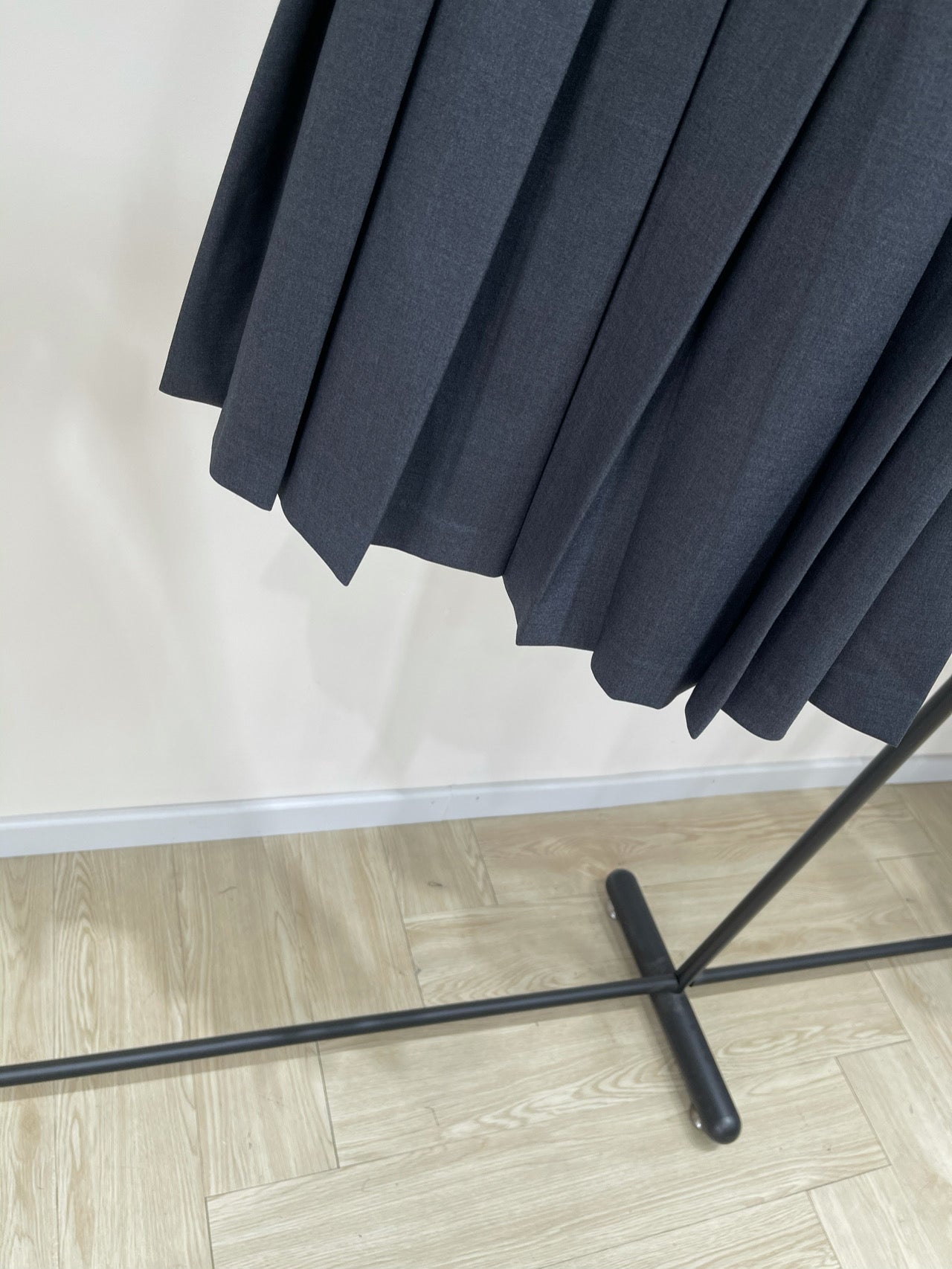 MIUMIU PLEATED LOW-BACK SIDE-SLIT MIDI SKIRT 275985