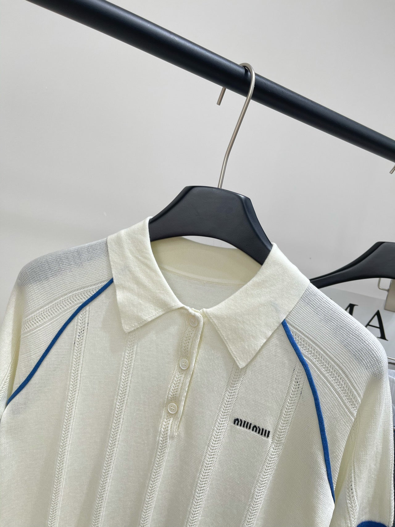 MIUMIU SHORT-SLEEVE RAGLAN POLO SHIRT IN BLUE AND WHITE 267966