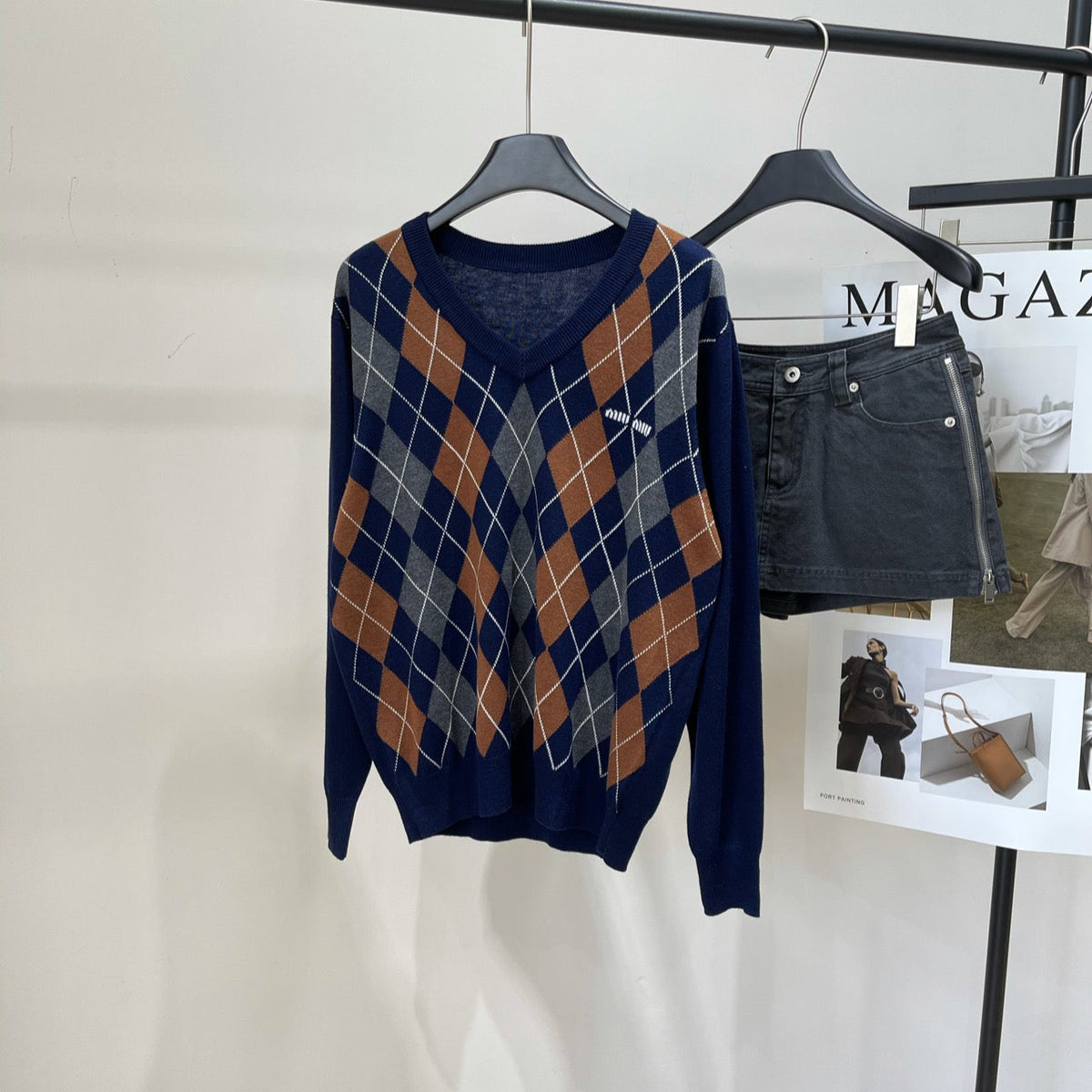 MIUMIU LONG-SLEEVE V-NECK SWEATER 275895