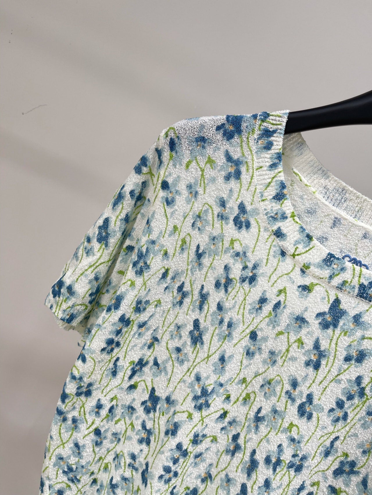 LOEWE SHORT-SLEEVE SWEATER WITH FLORAL KNIT 275922