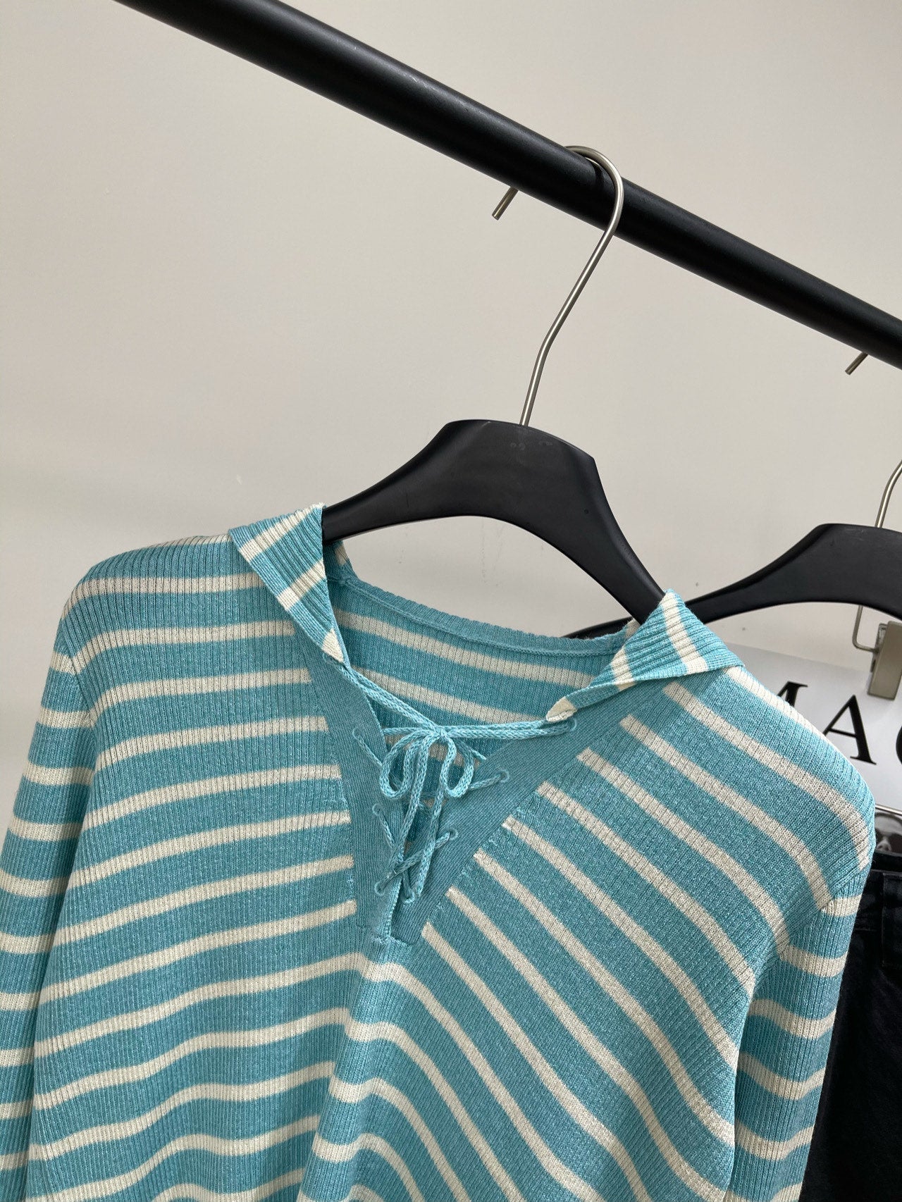 DIOR LONG-SLEEVE SWEATER WITH NAVY STRIPED COLLAR 275933