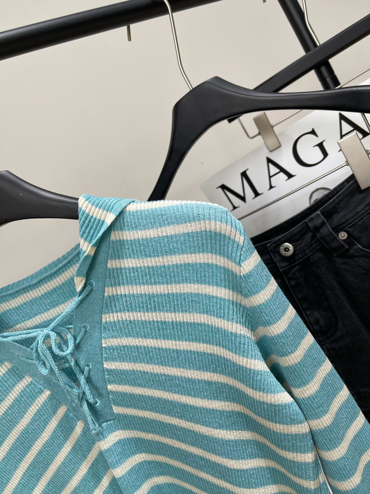 DIOR LONG-SLEEVE SWEATER WITH NAVY STRIPED COLLAR 275933