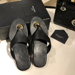 FLAT THONG IN BLACK CALFSKIN