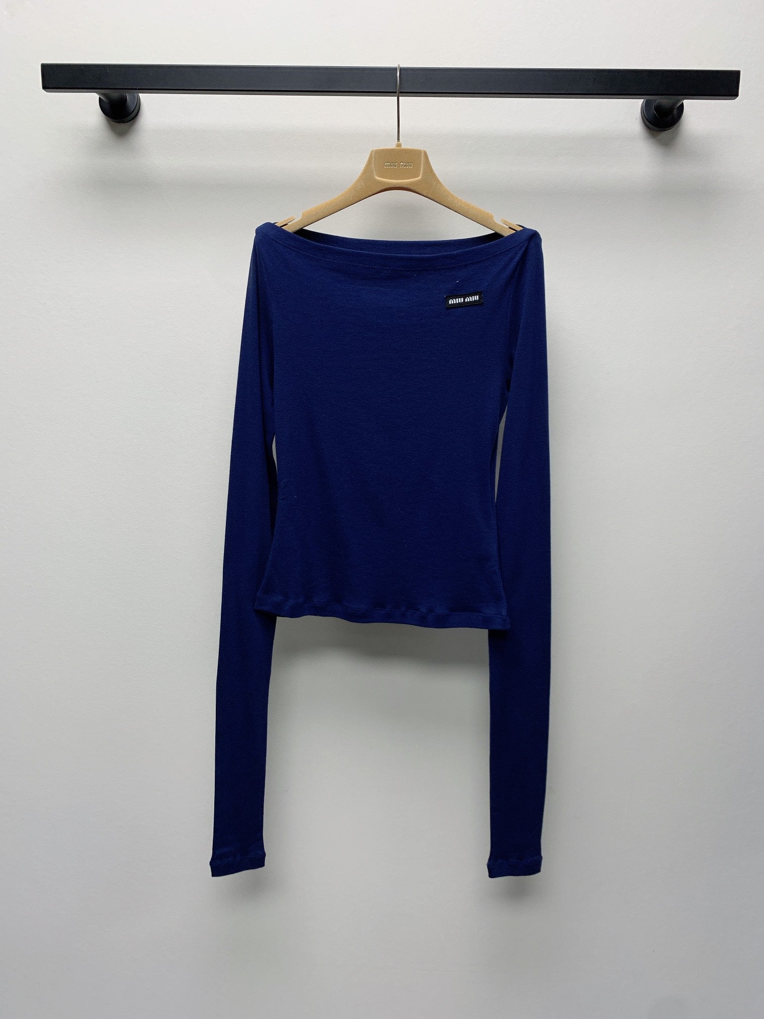 MIUMIU OFF-SHOULDER LOGO T-SHIRT 268133