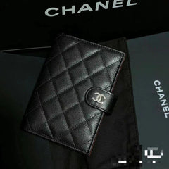 CC BIFOLD WALLET CAVIAR 14 BLACK GRAINED CALFSKIN