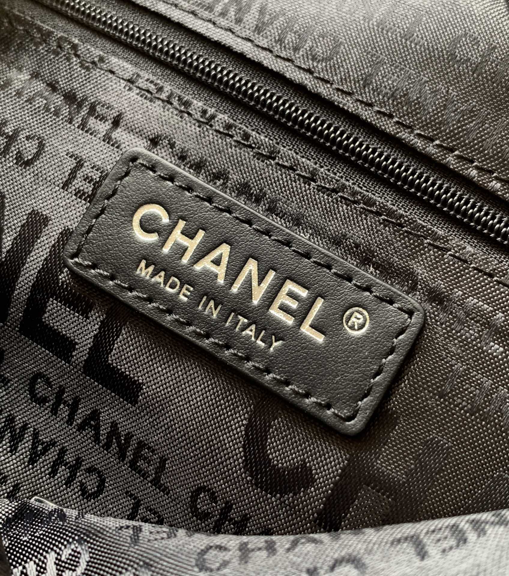 CHANEL 25S HOBO BAG 30 CM IN BLACK SMOOTH CALFSKIN
