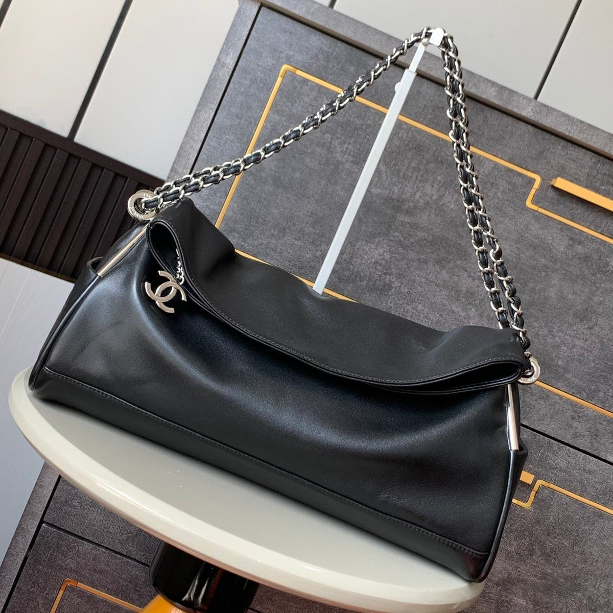 CHANEL 25S HOBO BAG 40 CM IN BLACK SMOOTH CALFSKIN