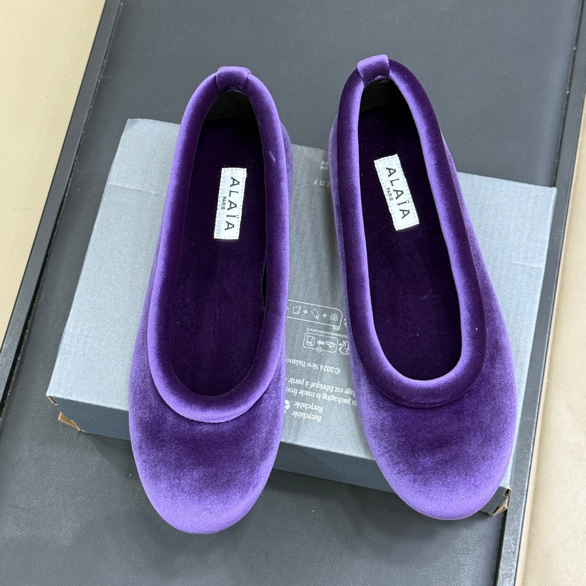 ALAIA 25S BALLET FLATS IN PURPLE VELVET