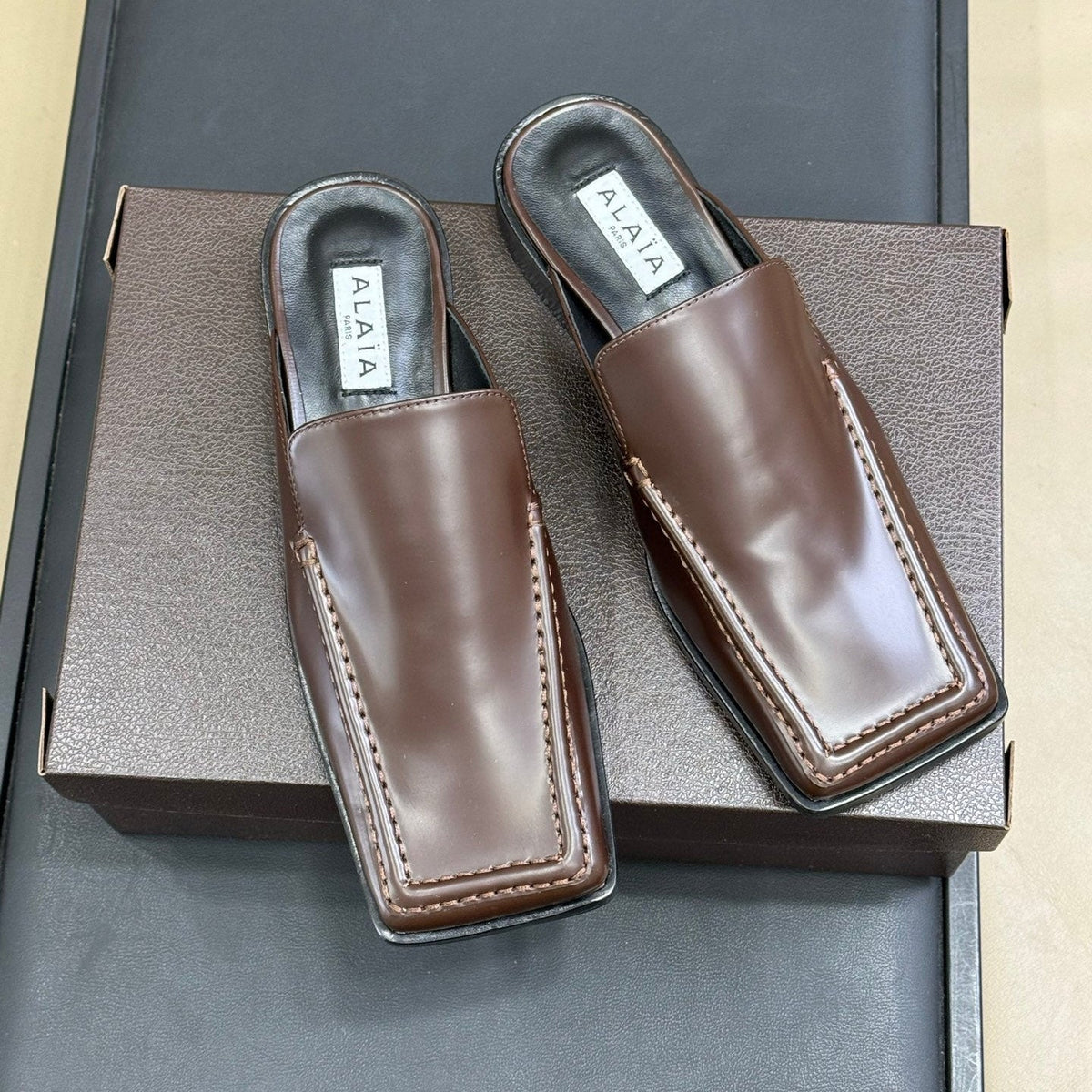 ALAIA 25S SQUARE LOAFER MULES IN BROWN GLOSSY CALFSKIN