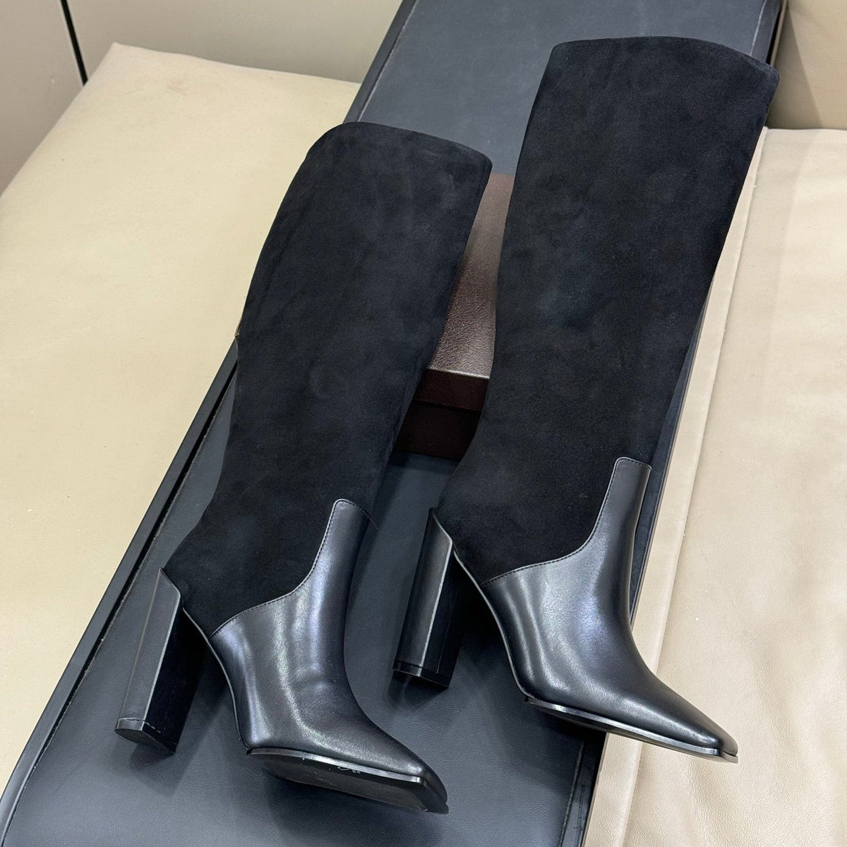 ALAIA 25S KNEE BOOTS IN BLACK CALFSKIN AND SUEDE