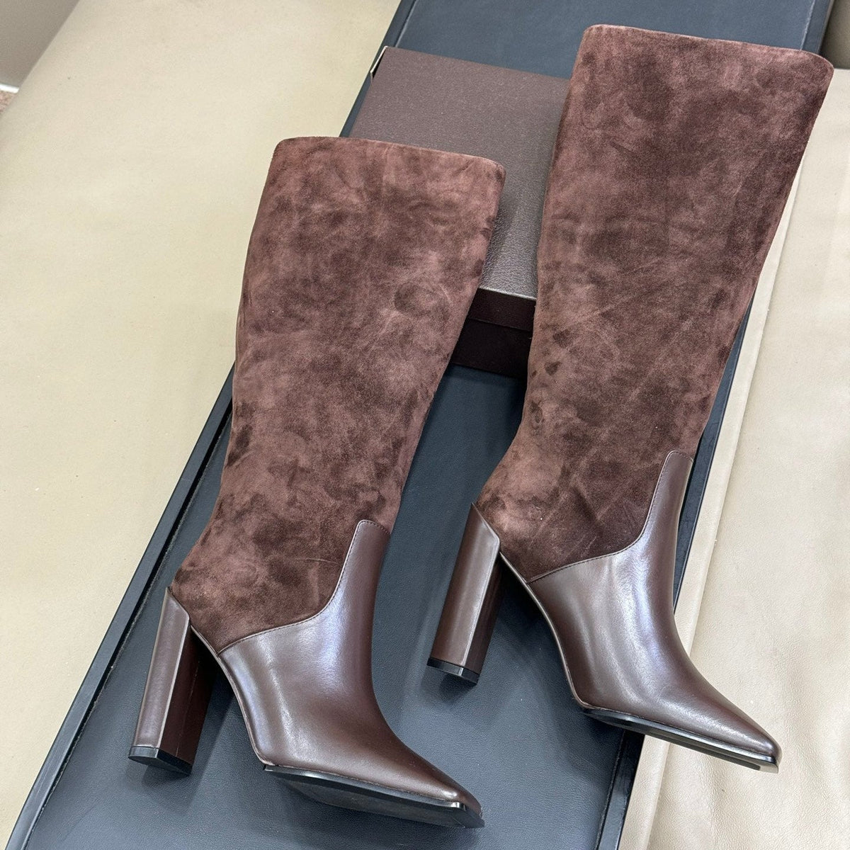 ALAIA 25S KNEE BOOTS IN BROWN CALFSKIN AND SUEDE