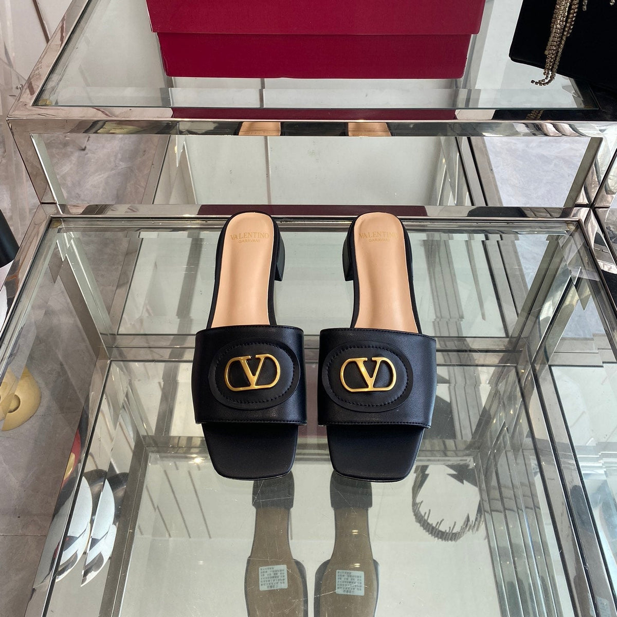 VLTN HIGH HEEL 25S 30 MM IN BLACK LAMBSKIN WITH GOLD HARDWARE