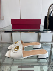 VLTN HIGH HEEL 25S 30 MM IN WHITE LAMBSKIN WITH GOLD HARDWARE