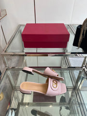 VLTN HIGH HEEL 25S 30 MM IN LIGHT PINK LAMBSKIN WITH GOLD HARDWARE