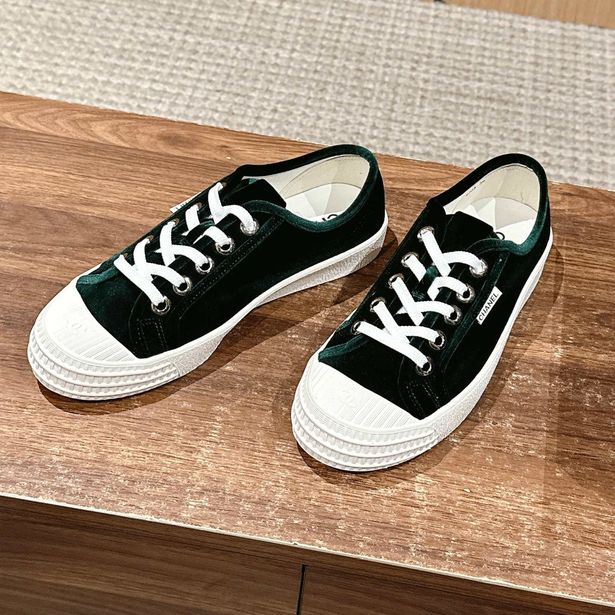 CONVERSE SNEAKER IN DARK GREEN VELVET