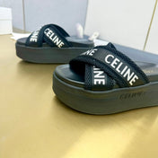 BLOCK SLIDE CROSS-STRAP IN BLACK MESH NYLON AND TEXT WITH JACQUARD