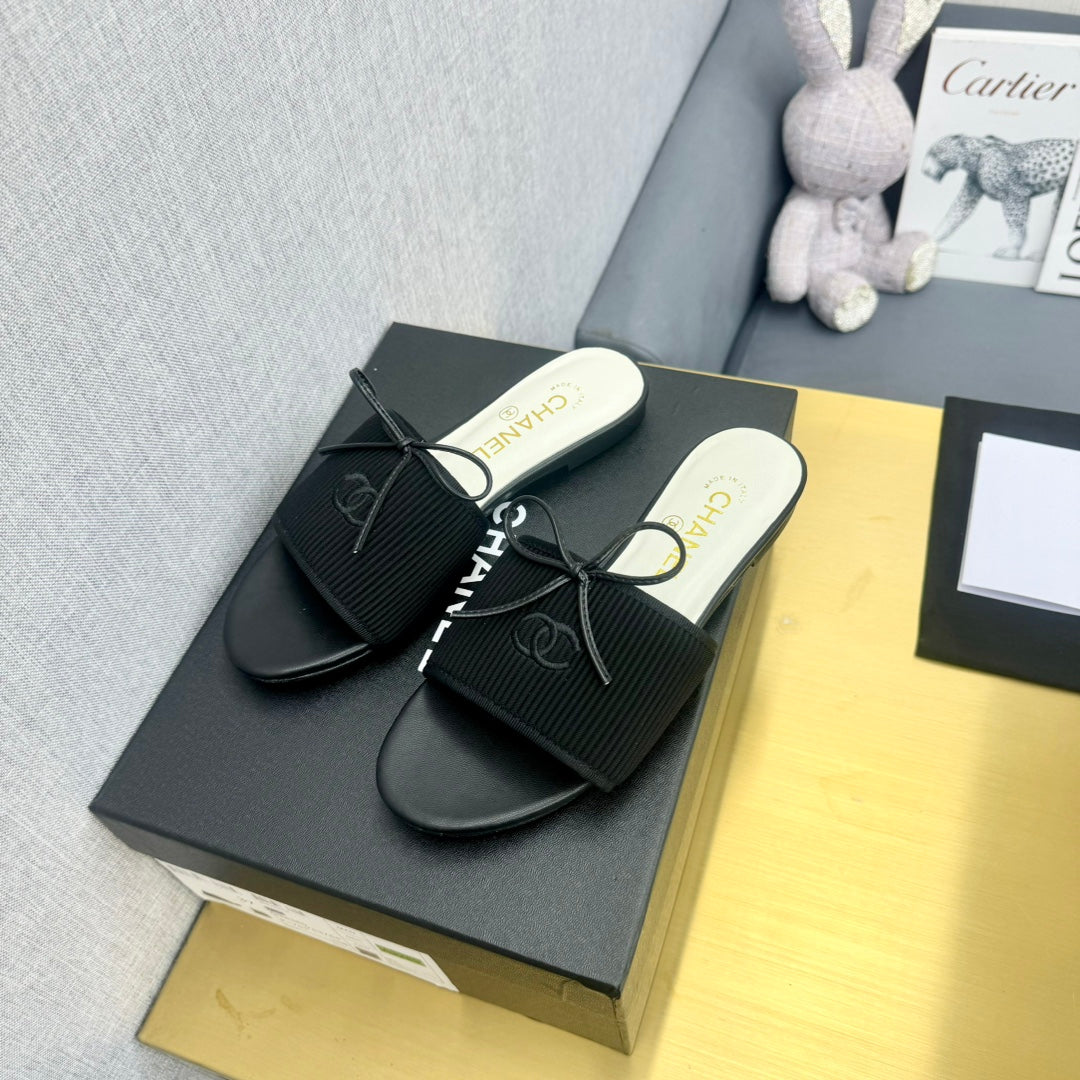 BOW SLIPPERS IN BLACK LAMBSKIN