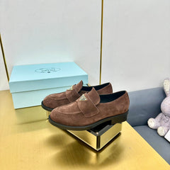 LOAFERS ATTACHED TRIANGLE LOGO IN WALNUT BROWN SUEDE